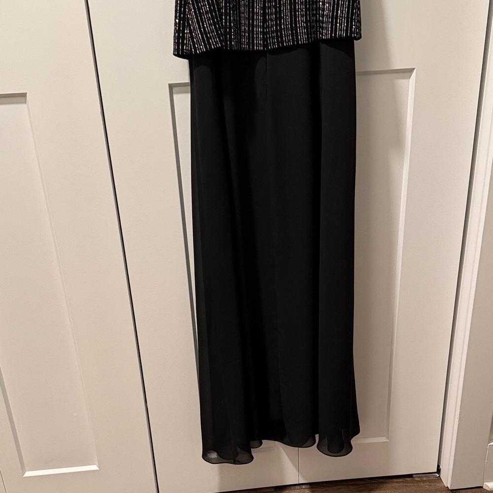 Alex Evenings Elegant Black Dress with Silver Detailing - Picture 7 of 10
